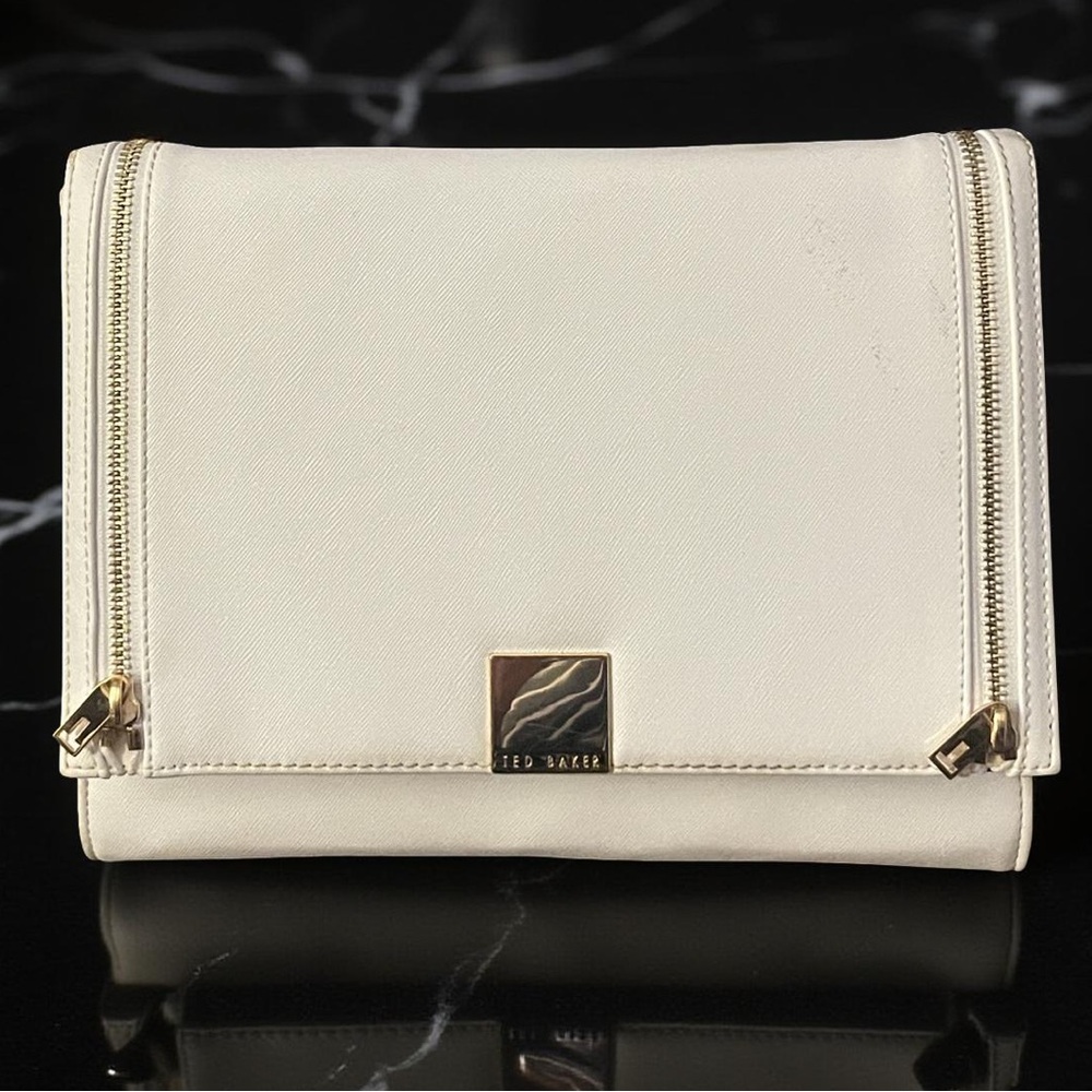 Ted Baker White Embossed Leather Clutch Purse with BW Interior EUC